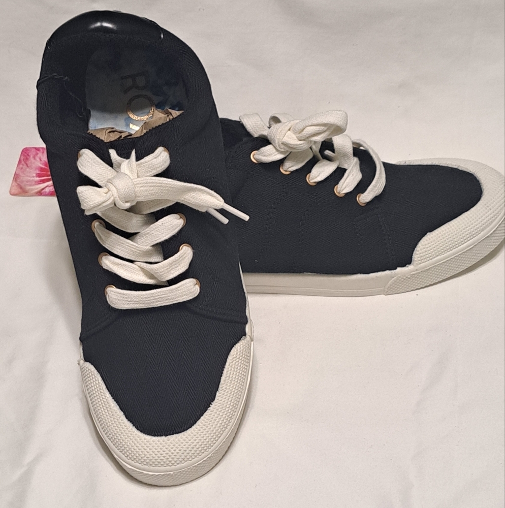 Roxy Pierview Black Canvas Lace Up Low Top Cushion Sneaker Size 9 New w/Tag NWOB